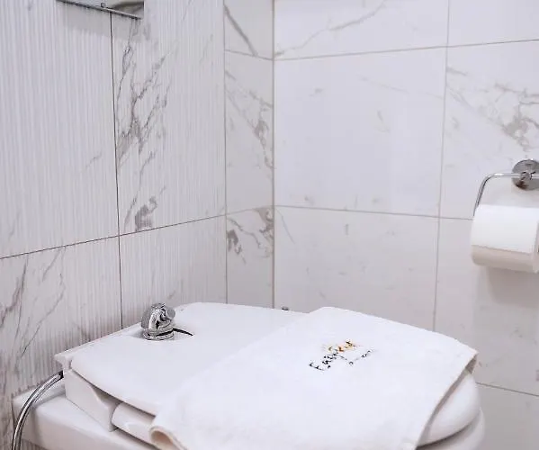 Sowi Raj Apartment *